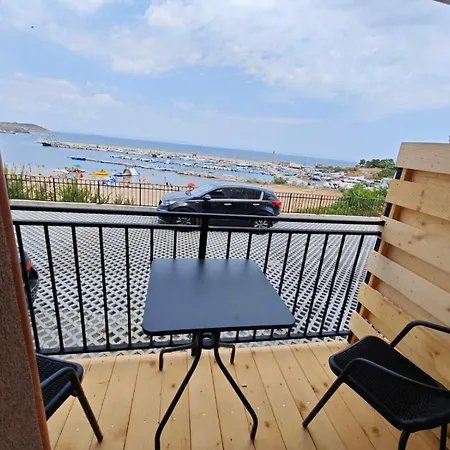 Apartment Admiral Sea Chernomorets